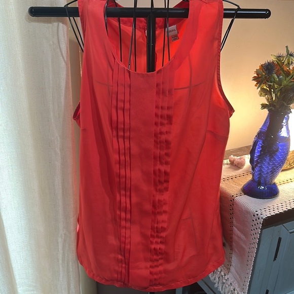 Women's Red Sleeveless Top - Picture 3 of 9